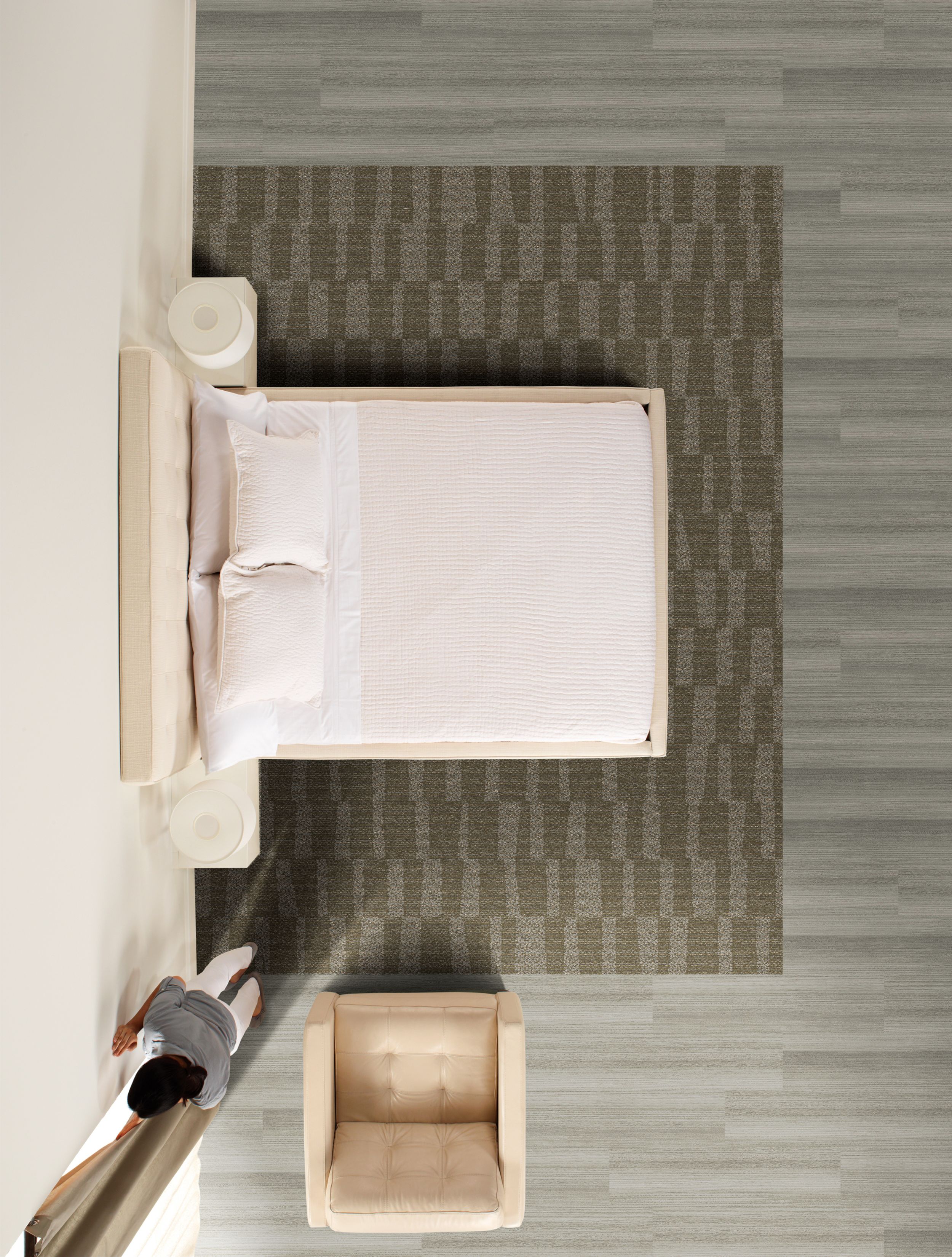 Interface RMS 706 plank carpet tile and Textured Woodgrains LVT in hotel guest room imagen número 3